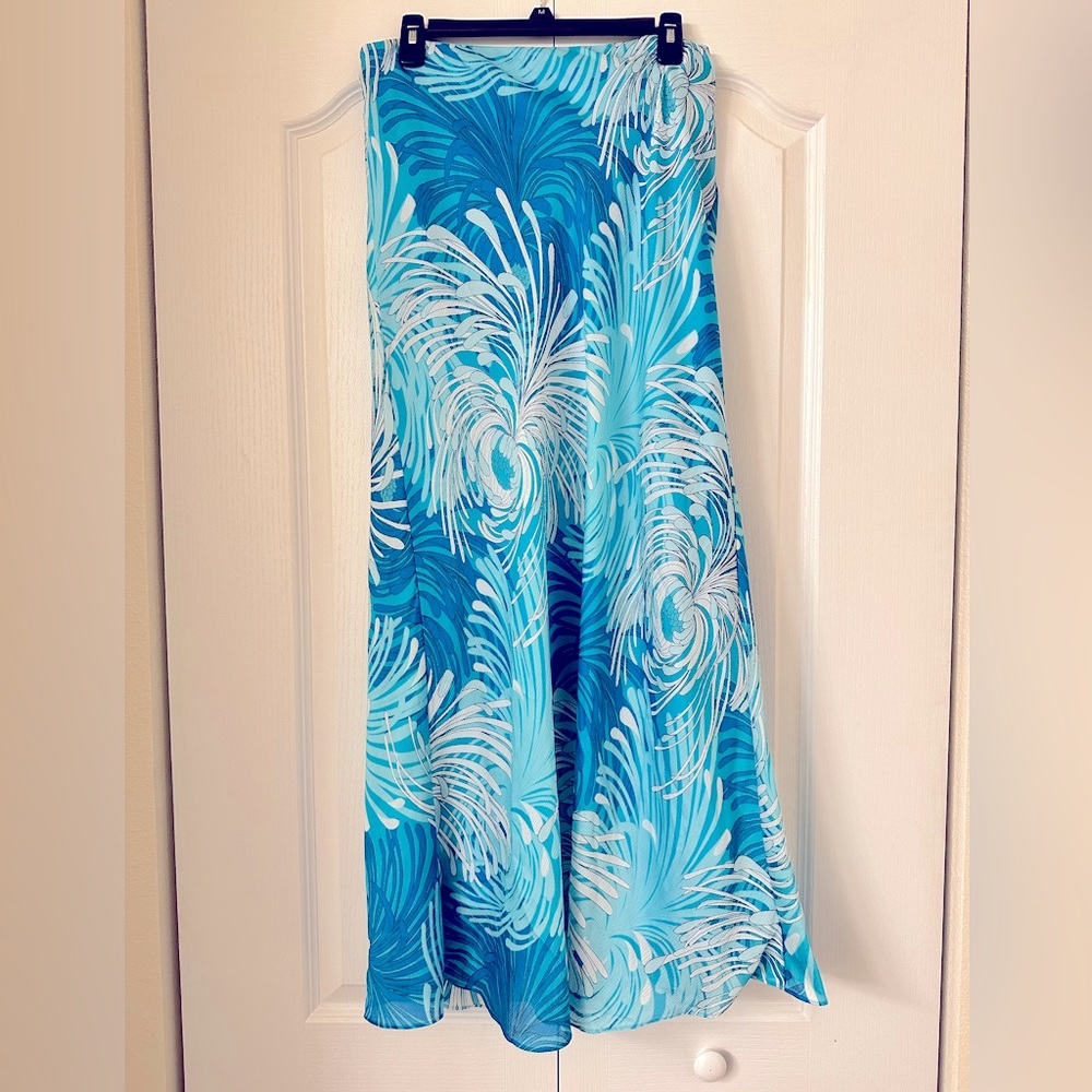 Perfect spring/summer blue floral patterned New York & company long skirt (med)